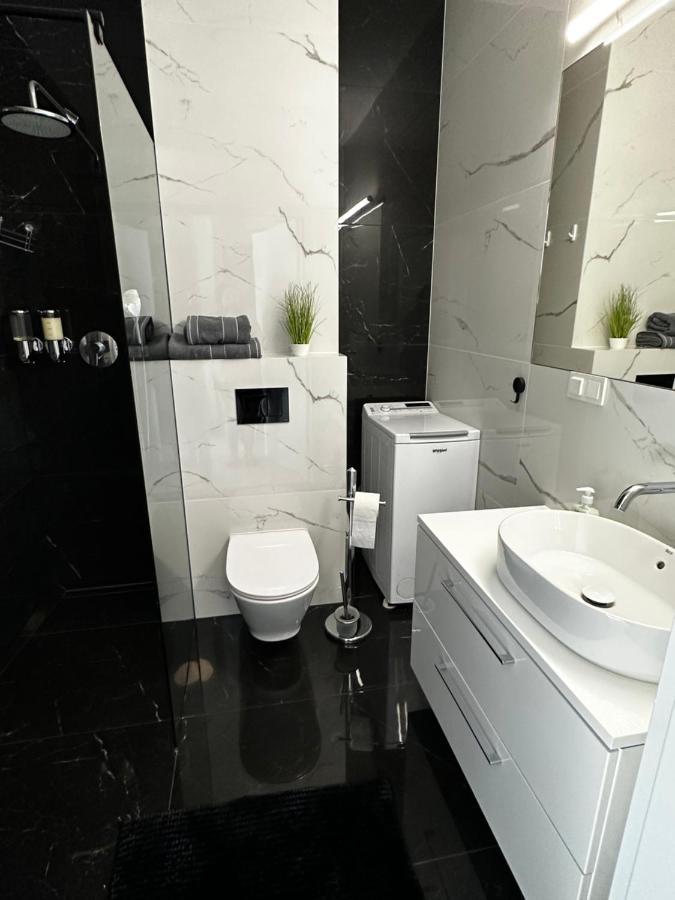 Apartamento Platinium De Lux Apartament Varsovia Exterior foto